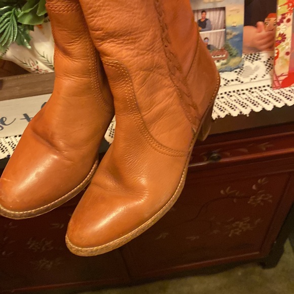 Women’s size 9 authentic Leather boots - Picture 3 of 6